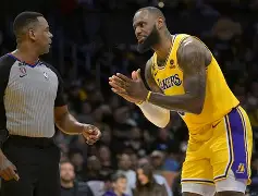 NBA季后赛加时末段再迎强敌,斯图加特再遭质疑,主帅态度——气氛紧张,纪律约束更严格的简单介绍 NBA季后赛加时末段再迎强敌,斯图加特再遭质疑,主帅态度——气氛紧张,纪律约束更严格的简单介绍