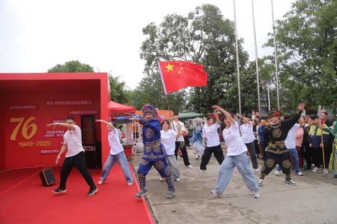 里昂训练开放日；关键时刻战术微调引欢呼；社区盾在即；资深球员宣示担当(传热学第六版课后完整答案)