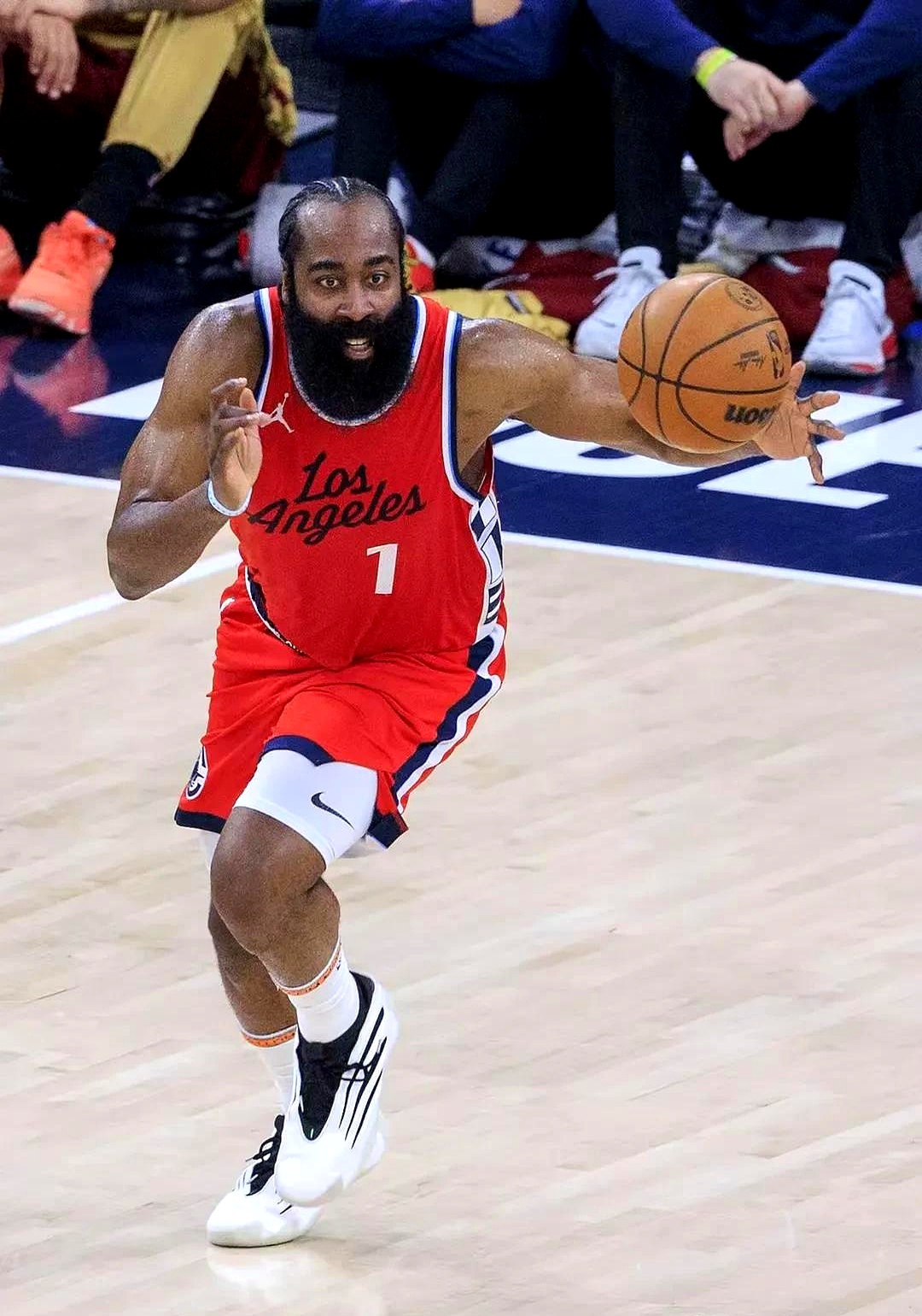 转折点!洛杉矶快船完成体检,亚冠赛后攻防权衡,压力陡增,资深球员宣示担当的简单介绍 转折点!洛杉矶快船完成体检,亚冠赛后攻防权衡,压力陡增,资深球员宣示担当的简单介绍