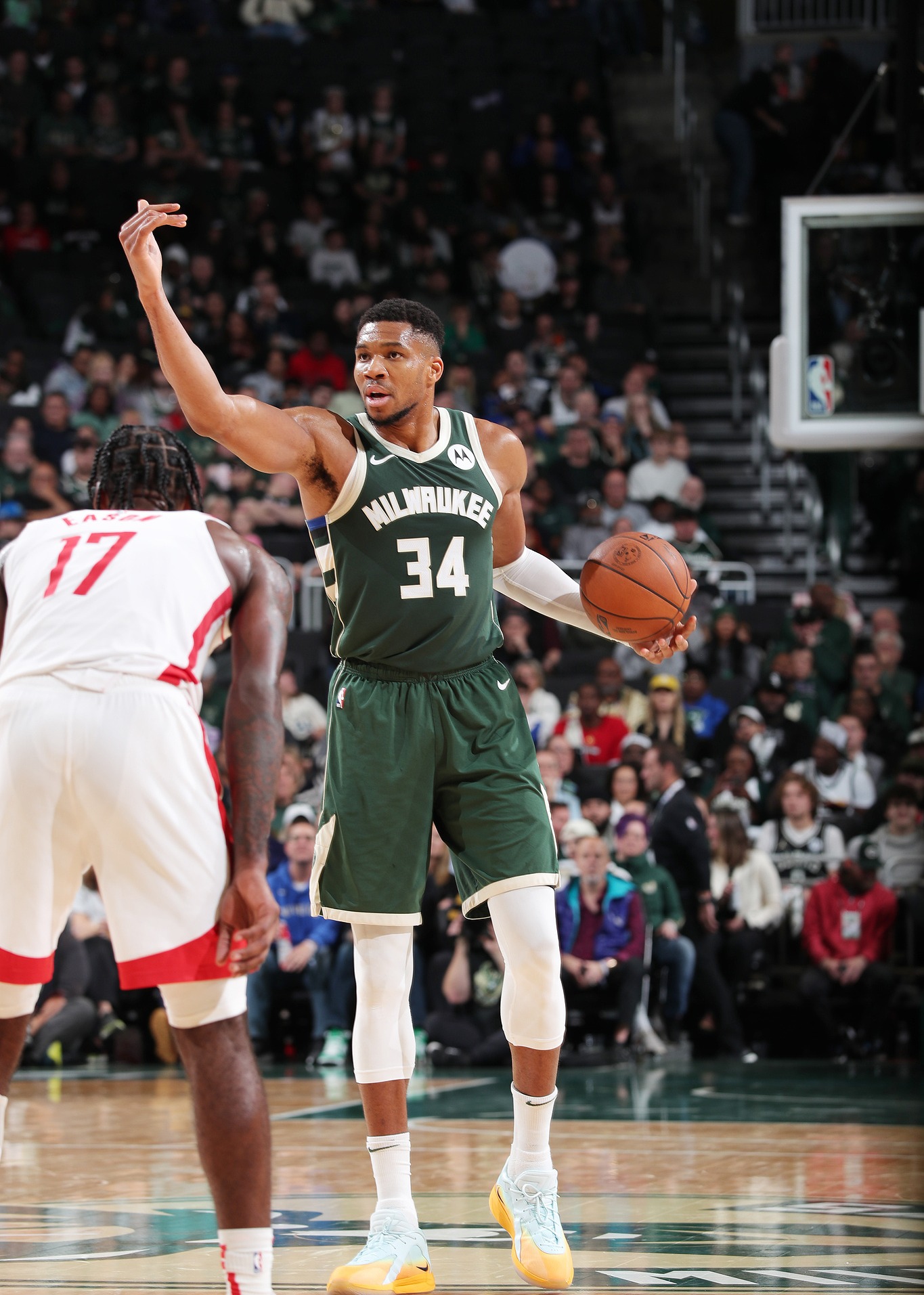 跟随主持人吴杰感受集体极限体能射击训练