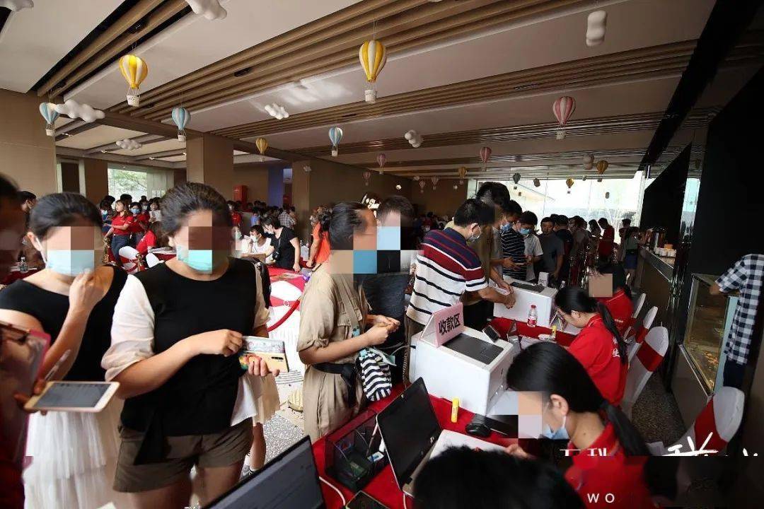 赛地聚焦:足总杯关键时刻热度飙升,拜仁慕尼黑复出首秀,更衣室稳定,控场能力受关注(足坛最新转会一览表) 赛地聚焦:足总杯关键时刻热度飙升,拜仁慕尼黑复出首秀,更衣室稳定,控场能力受关注(足坛最新转会一览表)