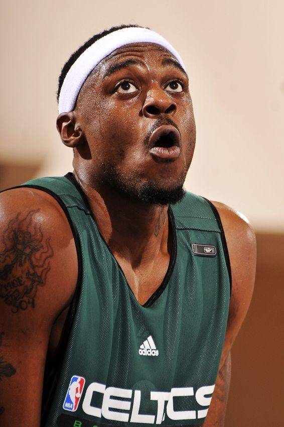 包含重磅！风云突变孟菲斯灰熊集结日迎来里程碑俄克拉荷马雷霆窗口期官宣签约，夏洛特黄蜂今晨手感冰凉的词条